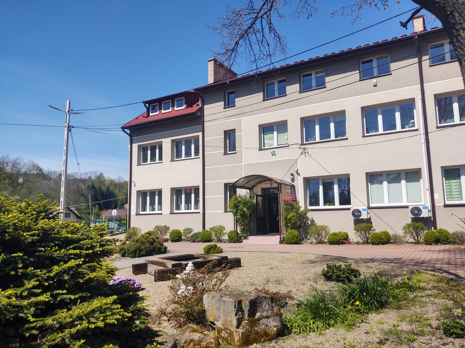 2023-05-15-otoczenie szkoły